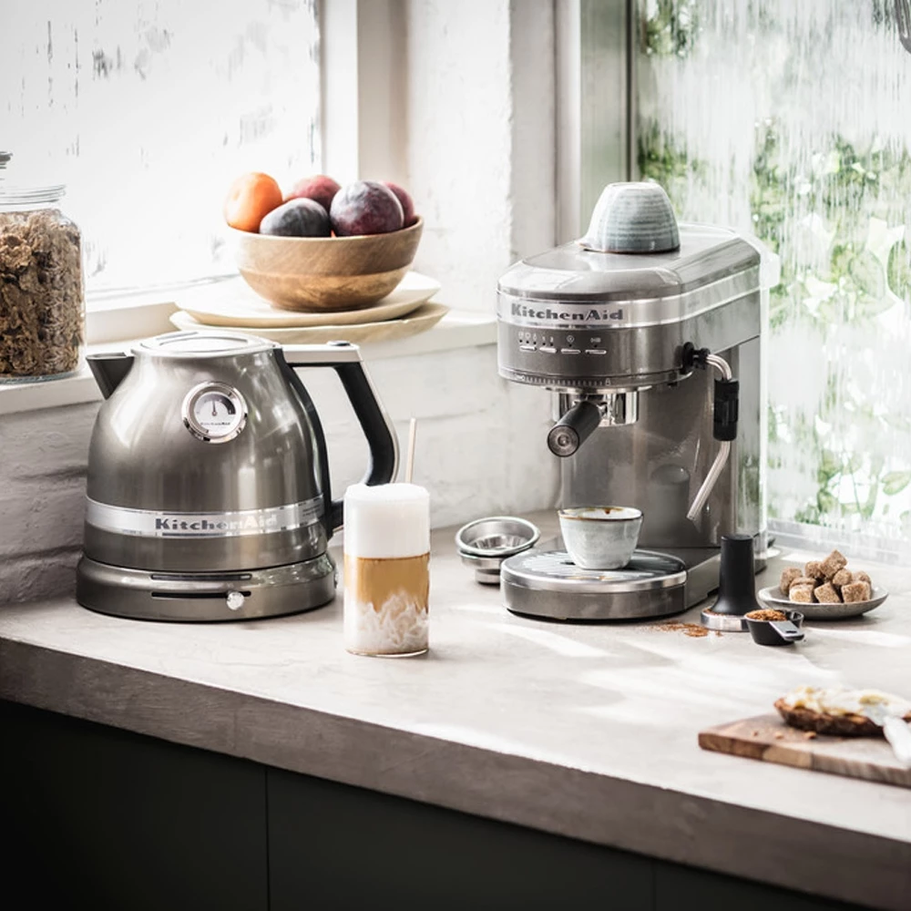 KitchenAid - Artisan Wasserkocher 1,5 L - Medallion Silber 6 KitchenAid - Artisan Wasserkocher 1,5 L - Medallion Silber – Bild 4
